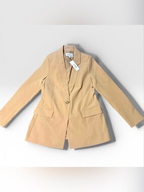 Classic Single-Button Tan Blazer with Notch Lapel